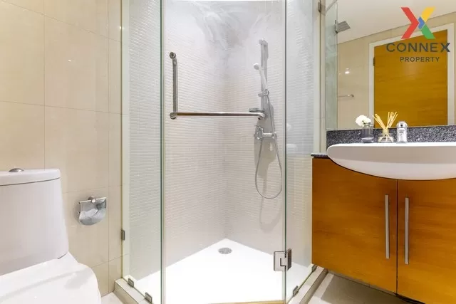 FOR RENT condo , Fullerton Sukhumvit , high floor , BTS-Ekkamai ,